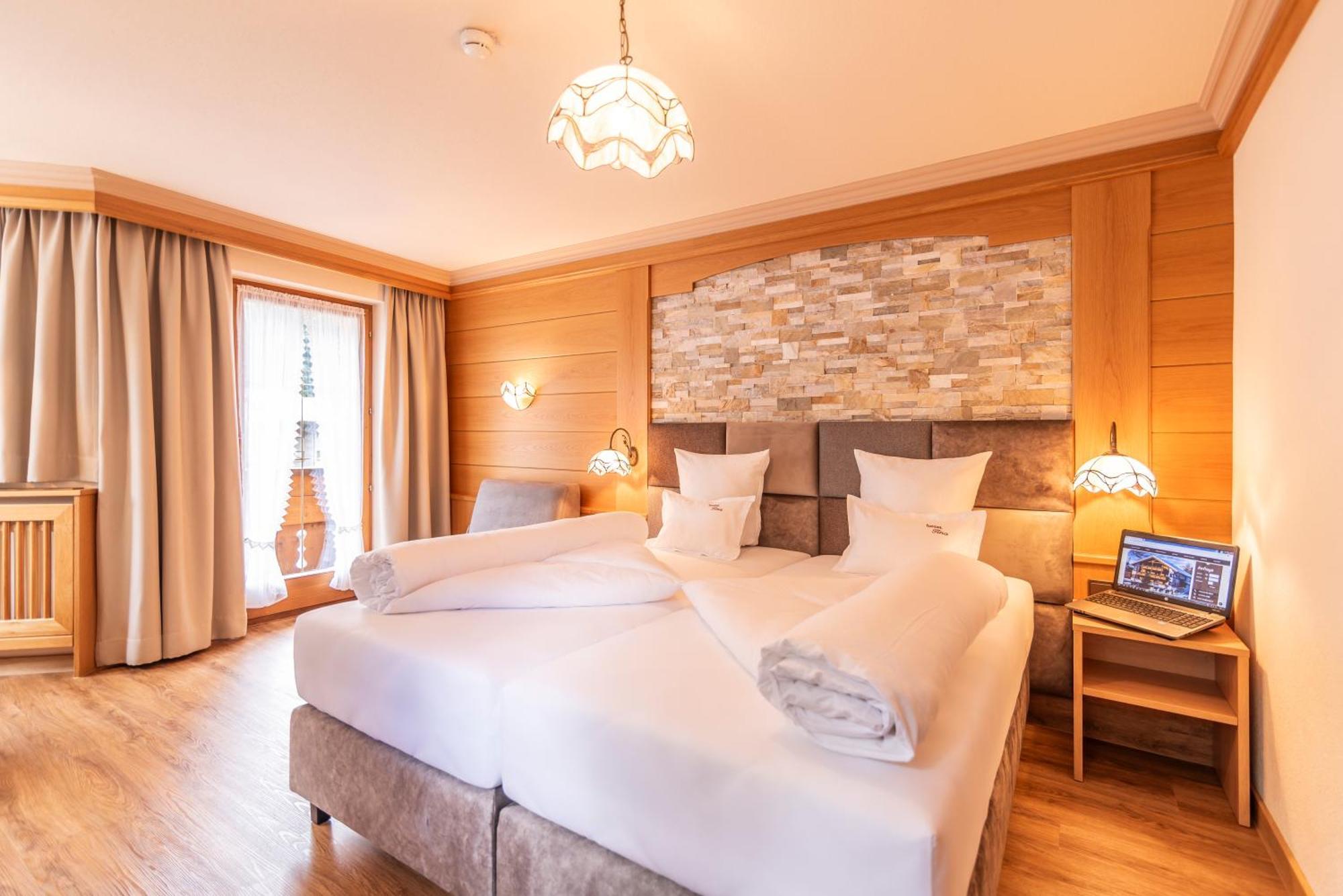 Hotel Garni Apart Tina Ишгль Экстерьер фото