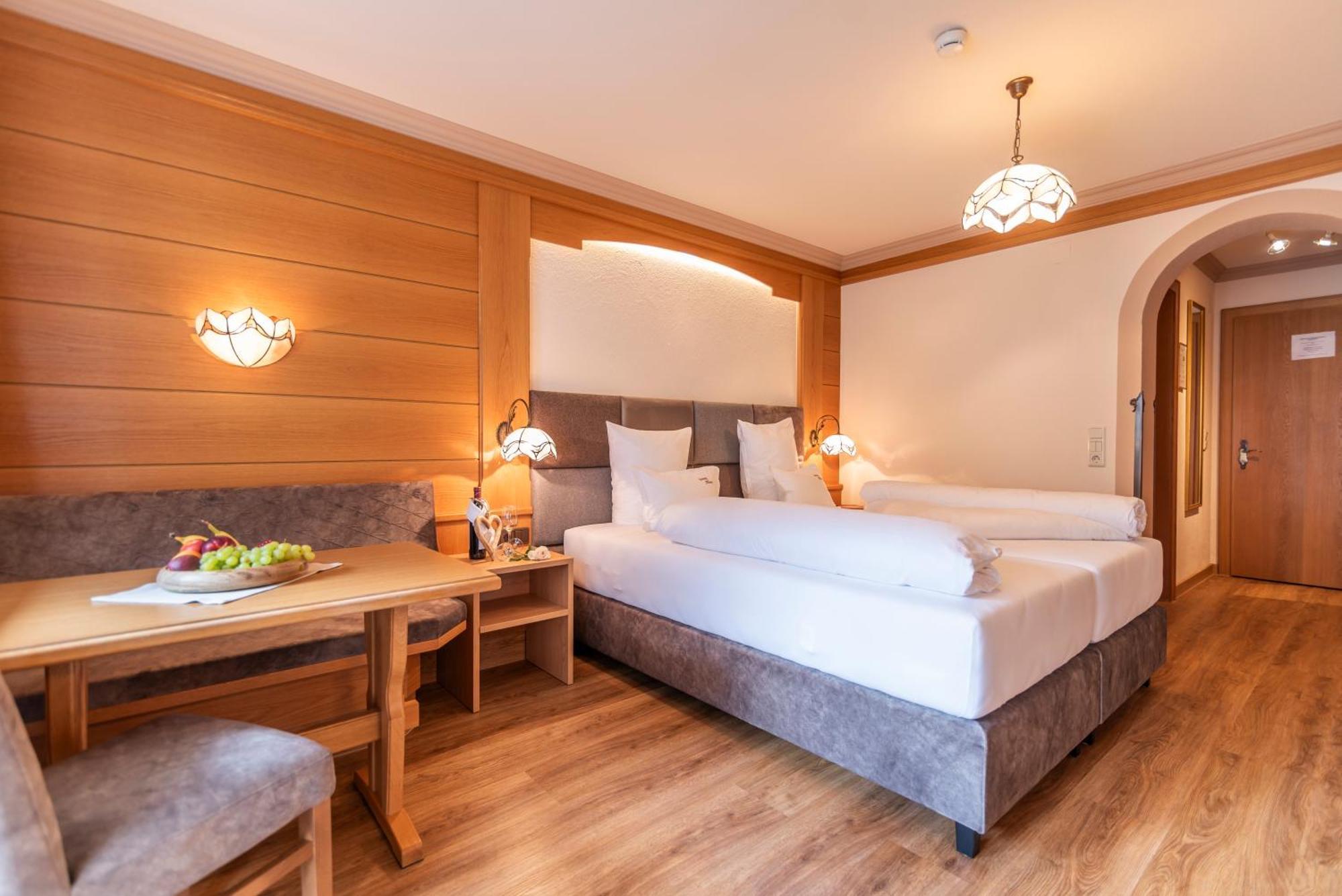 Hotel Garni Apart Tina Ишгль Экстерьер фото