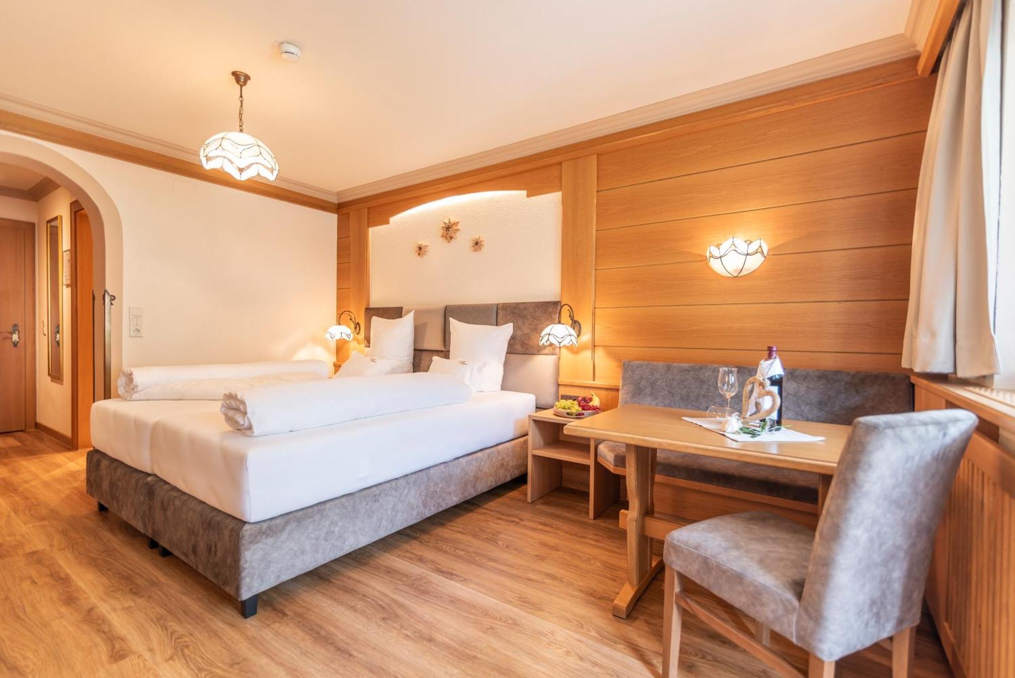 Hotel Garni Apart Tina Ишгль Экстерьер фото