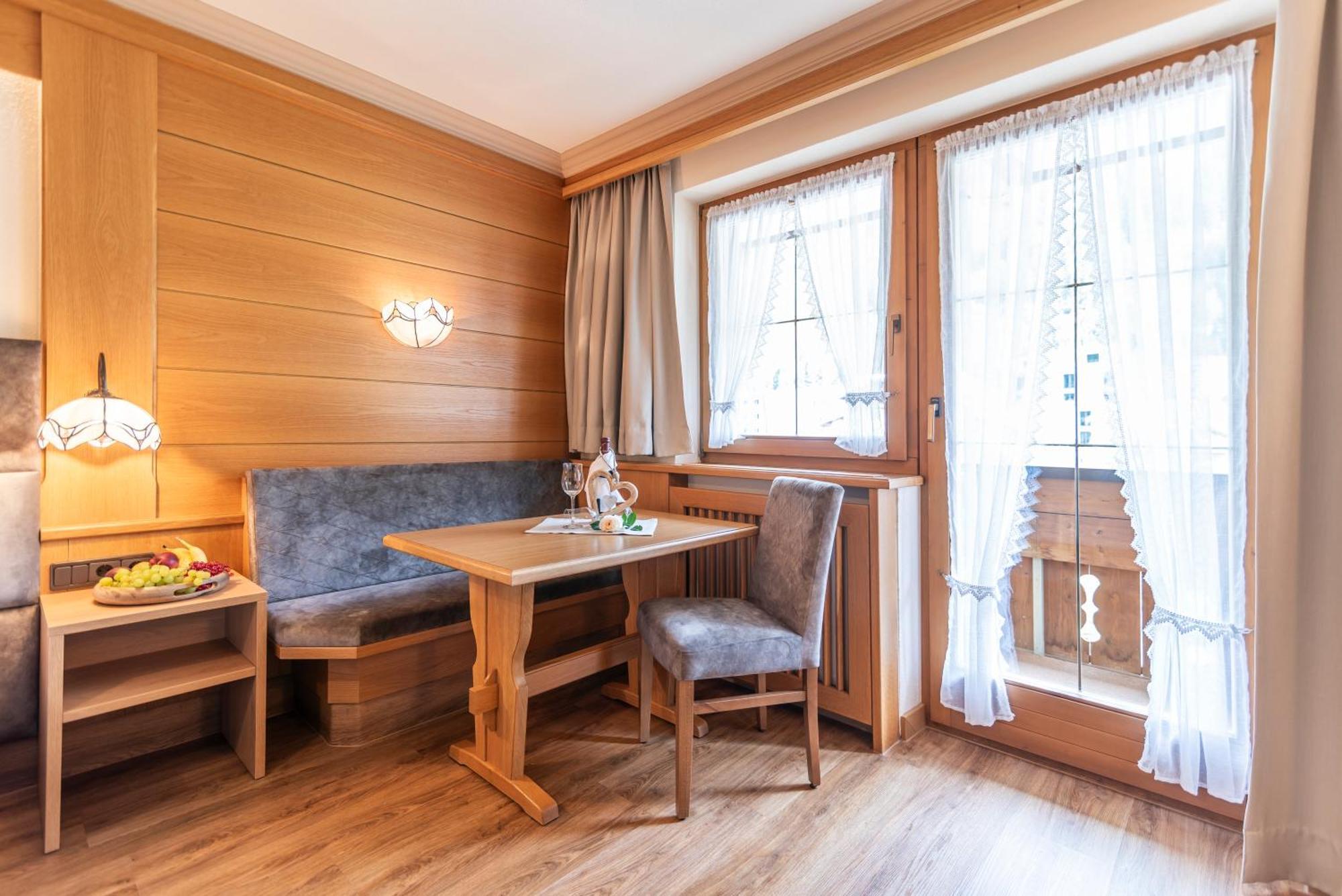 Hotel Garni Apart Tina Ишгль Экстерьер фото